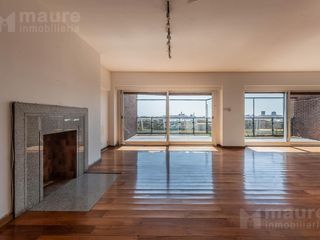 Foto 4 de Piso 12 con balcón aterrazado 3 dormitorios y cochera en ven