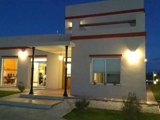Foto 1 de Casa con Pileta - Costa Esmeralda - Barrio Ecuestre - Lote 338
