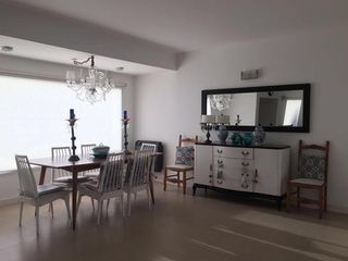 Foto 4 de CASA DE 5 DORMITORIOS Y 5 BAÑOS LINEA NORTE MAR