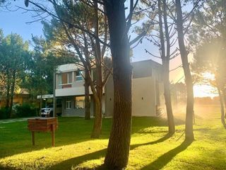 Foto 3 de CASA 4 DORMITORIOS 4 BAÑOS PINAMAR
