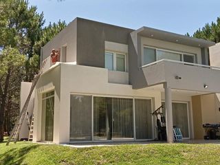 Foto 4 de CASA 4 DORMITORIOS 4 BAÑOS PINAMAR