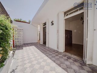 Foto 1 de PH 2 ambientes con local más espacio aéreo total en Monte Castro