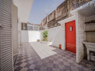 Foto 6 de PH 2 ambientes con local más espacio aéreo total en Monte Castro