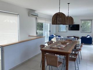 Foto 3 de CASA DE 5 DORMITORIOS, 4 BAÑOS COSTA ESMERALDA BARRIO MARITIMO 2, 41