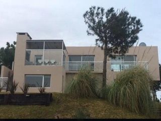 Foto 1 de CASA DE 5 DORMITORIOS, 4 BAÑOS COSTA ESMERALDA BARRIO MARITIMO 2, 41