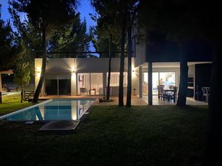 Foto 1 de CASA 4 DOMITORIOS 2 BAÑOS PILETA CLIMATIZADA  COSTA ESMERALDA