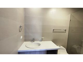 Foto 9 de MODERNA SUITE EN RENTA AV. ORDOÑEZ LASSO CUENCA