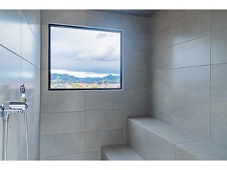 Foto 11 de MODERNA SUITE EN RENTA AV. ORDOÑEZ LASSO CUENCA