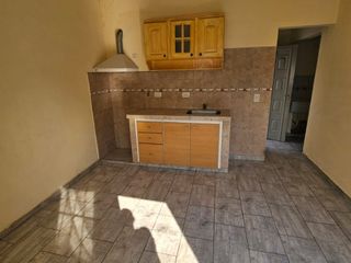 Foto 3 de Departamento Tipo Casa en alquiler en Lanus Oeste