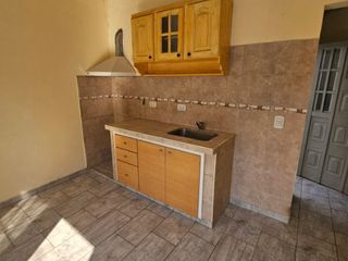 Foto 2 de Departamento Tipo Casa en alquiler en Lanus Oeste