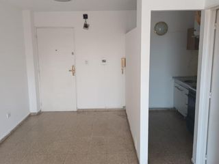 Foto 4 de Alquiler Departamento 1 dormitorio balcón en Alberdi $400.000 finales.