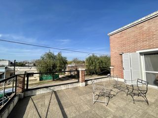 Foto 24 de Descubre tu hogar ideal en Lobos Venta Casa 4 hab, jardín
