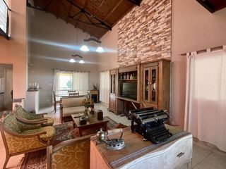 Foto 10 de Descubre tu hogar ideal en Lobos Venta Casa 4 hab, jardín