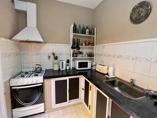 Foto 11 de Descubre tu hogar ideal en Lobos Venta Casa 4 hab, jardín