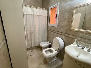 Foto 17 de Descubre tu hogar ideal en Lobos Venta Casa 4 hab, jardín