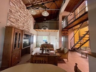 Foto 8 de Descubre tu hogar ideal en Lobos Venta Casa 4 hab, jardín