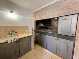 Foto 35 de Descubre tu hogar ideal en Lobos Venta Casa 4 hab, jardín