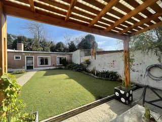 Foto 7 de Descubre tu hogar ideal en Lobos Venta Casa 4 hab, jardín