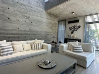 Foto 3 de Casa en Venta - 5 Dormitorios 4 Baños - 1059mts2 - Carilo