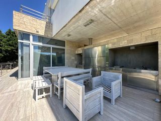 Foto 2 de Casa en Venta - 5 Dormitorios 4 Baños - 1059mts2 - Carilo