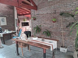 Foto 9 de CASA UN DORMITORIO, HAB. DE SERVICIO, JARDIN, PISCINA