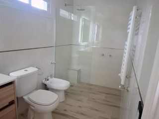 Foto 14 de Casa de tres ambientes. Completamente reciclada por sus dueños.