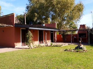 Foto 1 de VENTA QUINTA EN LOBOS 2 CASAS PARQUE