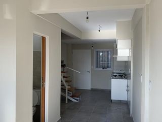 Foto 6 de Departamento tipo dúplex de 2 ambientes en alquiler - Remedios De Escalada
