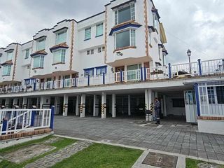 Foto 1 de Casa en arriendo 3 pisos norte de Quito el condado