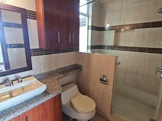 Foto 2 de Casa en arriendo 3 pisos norte de Quito el condado