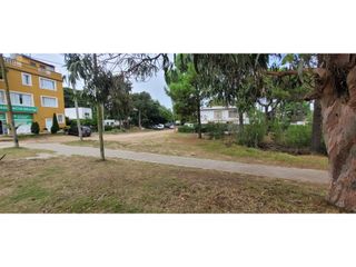 Foto 4 de Lote multifamiliar sobre AV. Víctor Hugo- Ostende apto todos los usos