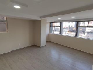 Foto 1 de Oficina Comercial en Alquiler - Sector Centro Norte de Quito - 6 de Diciembre