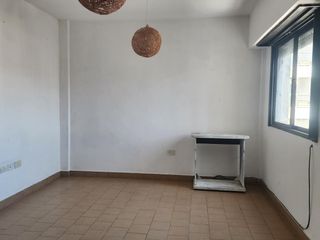 Foto 1 de Departamento de Un Dormitorio al Frente con Lavadero en La Plata