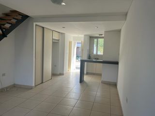 Foto 1 de VENTA DUPLEX - 2 DORM. EXCELENTE ACCESO - CHACABUCO AL 500 CENTENARIO NEUQUEN