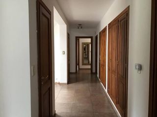 Foto 5 de Casa en venta sobre la laguna en el Barrio Santa Barbara