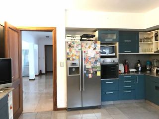 Foto 4 de Casa en venta sobre la laguna en el Barrio Santa Barbara