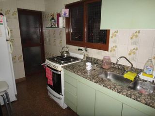 Foto 1 de HERMOSO DEPARTAMENTO DE 3 AMBIENTES CON BALCÓN SOBRE AVENIDA
