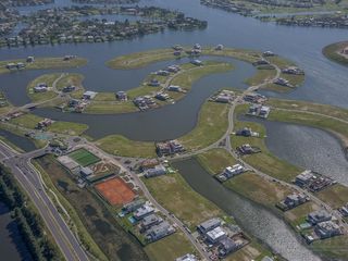 Foto 8 de Lote a la laguna en venta  en Los Puentes - Nordelta