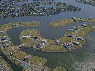 Foto 2 de Lote a la laguna en venta  en Los Puentes - Nordelta