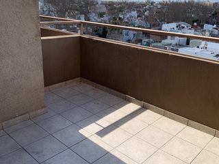 Foto 1 de Departamento en alquiler de 2 ambientes en Devoto. Muy luminoso. Gran balcón.