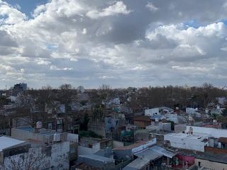 Foto 11 de Departamento en alquiler de 2 ambientes en Devoto. Muy luminoso. Gran balcón.