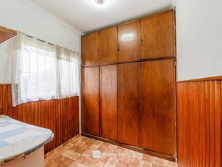 Foto 15 de Venta - Casa 4 ambientes con parque y quincho - Zona Chauvin