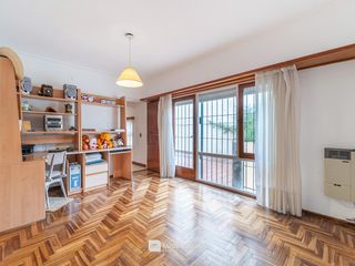 Foto 30 de Venta - Casa 4 ambientes con parque y quincho - Zona Chauvin