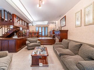 Foto 3 de Venta - Casa 4 ambientes con parque y quincho - Zona Chauvin