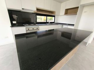 Foto 45 de VENTA CASA - EL CANTON VISTA AL GOLF 5 AMBIENTES