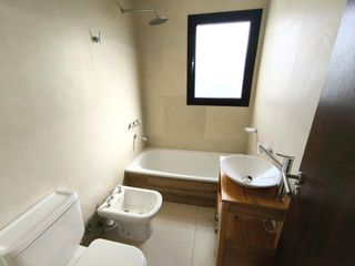 Foto 44 de VENTA CASA - EL CANTON VISTA AL GOLF 5 AMBIENTES