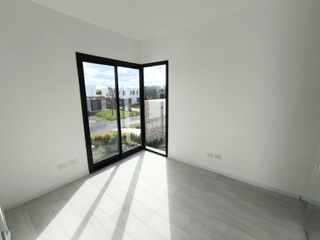 Foto 1 de VENTA CASA - EL CANTON VISTA AL GOLF 5 AMBIENTES