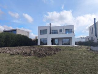 Foto 7 de VENTA CASA - EL CANTON VISTA AL GOLF 5 AMBIENTES