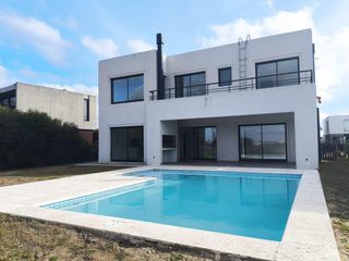 Foto 5 de VENTA CASA - EL CANTON VISTA AL GOLF 5 AMBIENTES