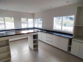 Foto 3 de ALQUILER de hermosa casa de 3 dormitorios en Barrio privado Altos San Pablo